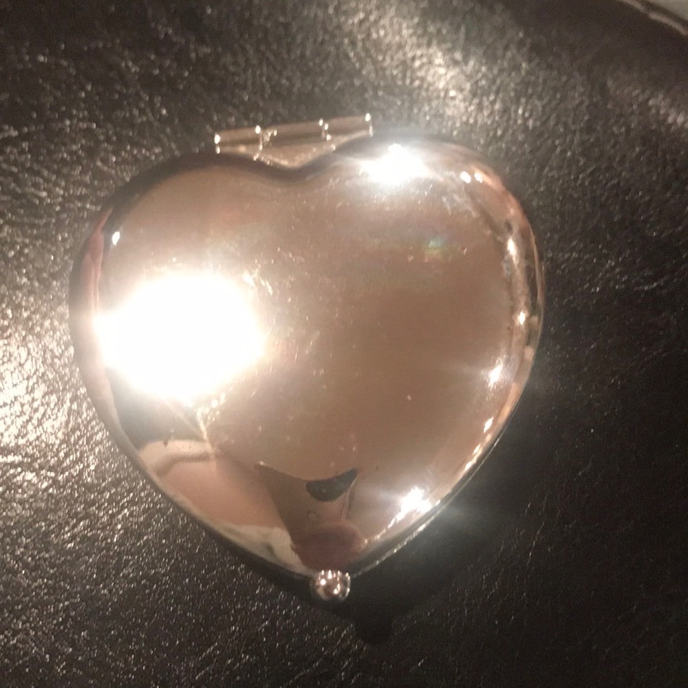Compact mirror